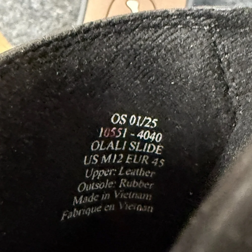 OluKai Mens Olali Slide Sandals Black Durable Leather Strap Comfort Outdoor M12
